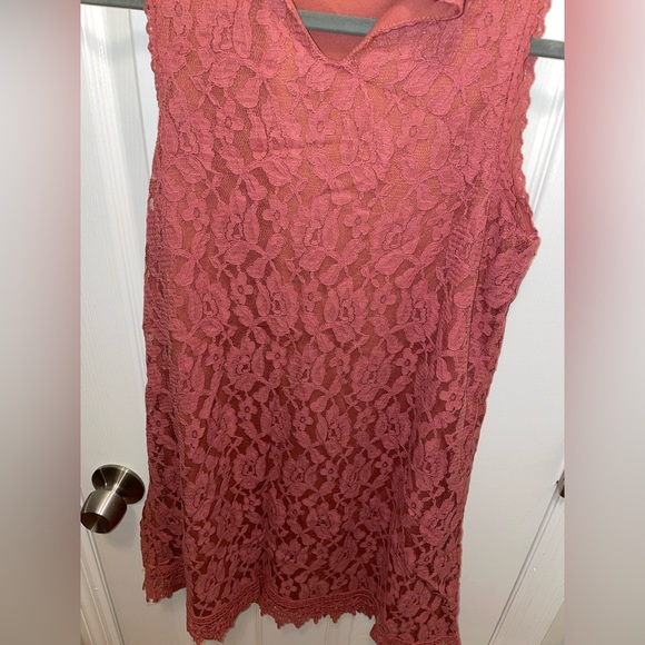 High Neck, Sleeveless Dress - Picture 4 of 4